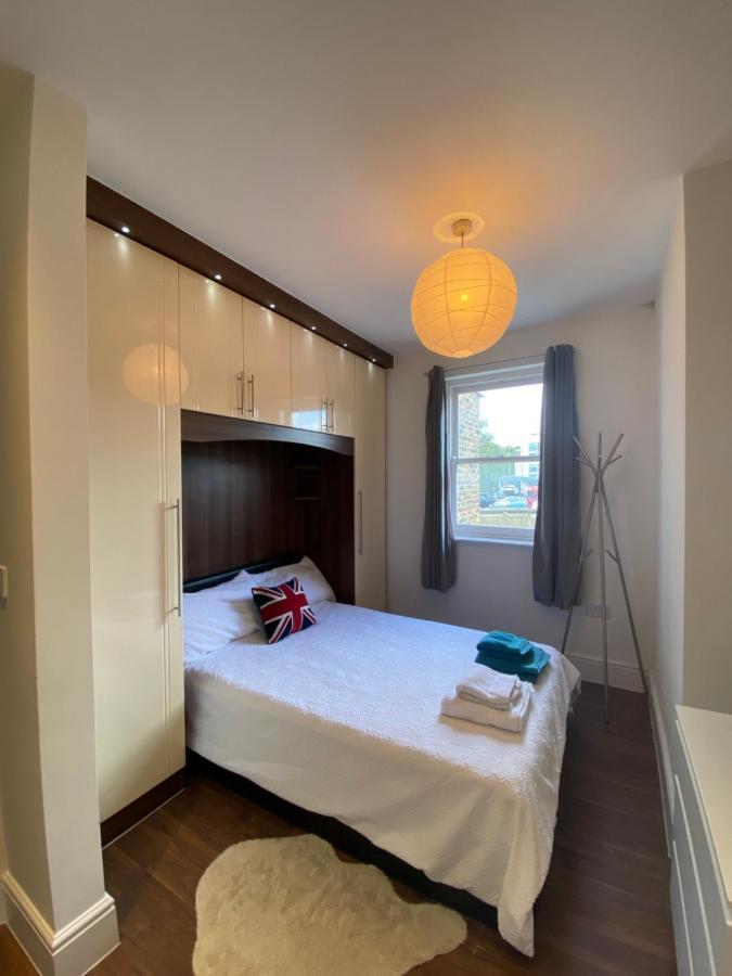 Notting Hill Next Door Bedroom In The Share Flat London Kültér fotó