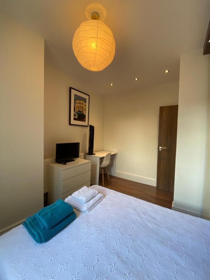 Notting Hill Next Door Bedroom In The Share Flat London Kültér fotó