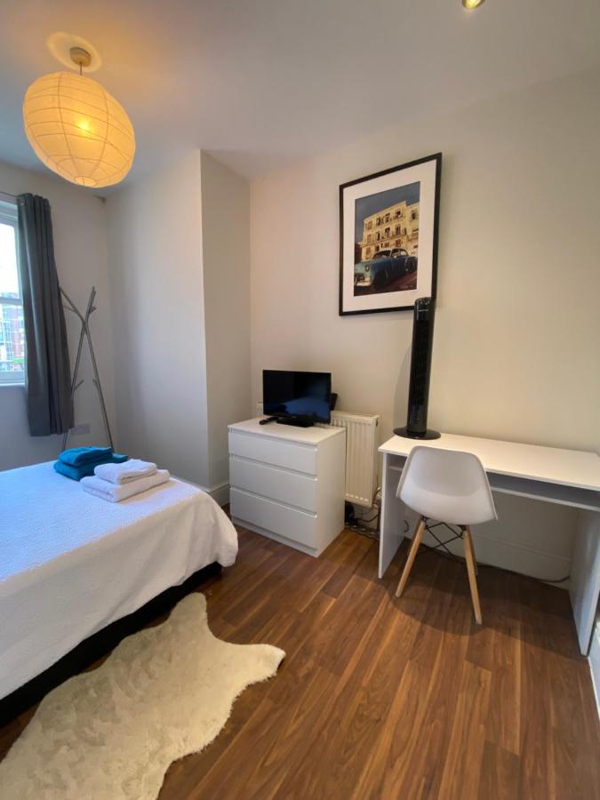 Notting Hill Next Door Bedroom In The Share Flat London Kültér fotó